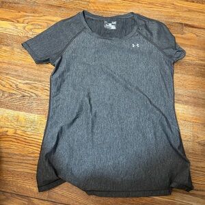 Under Armour Women's Gray Short Sleeve Tee Small